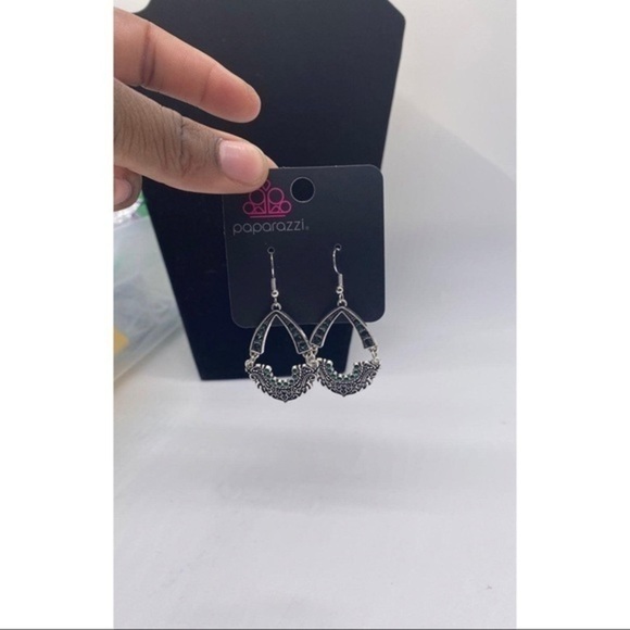 Royal Engagement-Green Earrings
Item‎ 75 - Picture 5 of 6